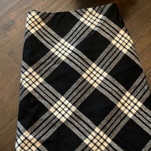 Classic black/white plaid wool skirt from Talbots. Sz 18W